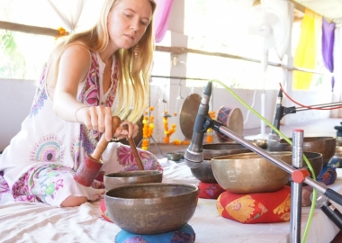 students Learn how to give group sound healing concert with Tibetan Singing Bowls